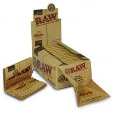 RAW's Artesano Papers includes 1 1/4 papers, tips and a paper rolling tray.